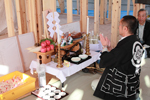 上棟式の様子、祭壇