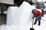 社屋前のお堂っこ(製作中)